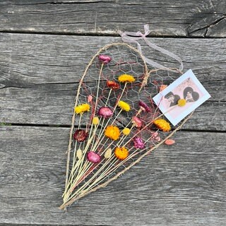 Drahtherz mit Blumen