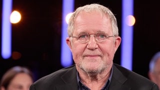 Schauspieler Harald Krassnitzer während einer TV-Show. | SWR1 Leute mit Harald Krassnitzer: Eine Liebe vergisst man nicht