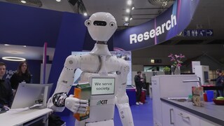 Humanoider Roboter ARMAR-7 vom KIT auf der Messe Hannover