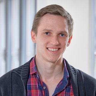 Tim Richter ist Reporter für Hörfunk, Online und Fernsehen beim SWR im Studio Tübingen.