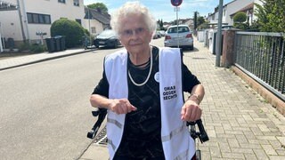 Herta Kaiser-Grimm aus Speyer engagiert sie sich bei den "Omas gegen Rechts". 