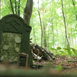 Bergmannsfriedhof im Wald