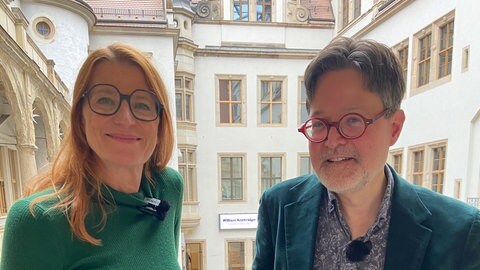 Royal-Expertin Annelie Malun und Dr. Marius Winzeler, Direktor des Grünen Gewölbes, im Residenzschloss in Dresden.