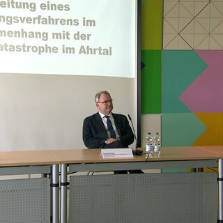 Der leitende Koblenzer Oberstaatsanwalt Kruse informiert über Ermittlungen nach der Flut im Ahrtal