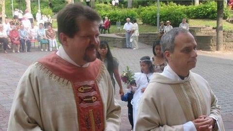 Papst Leo XIV. (rechts im Bild) - 2004 in Walldürn zur Frohnleichnam-Wallfahrt
