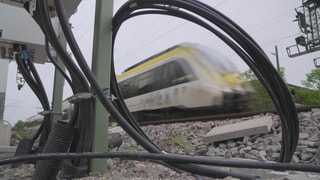 Die Bahn hat beim Digitalen Bahnknoten von Stuttgart 21 viele Kilometer Kabel und Kabelschächte falsch verlegt - ein Großteil muss jetzt getauscht werden.