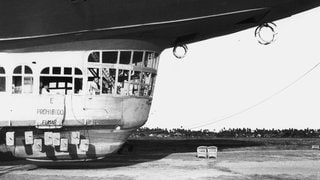 Luftschiff "Graf Zeppelin" 1936 in Brasilien. Blick auf die Führergondel des Luftschiffs LZ 127 (Rio Grande do Sul  Brasilien) mit dem Hinweisschild "Prohibido fumar" – Rauchen verboten