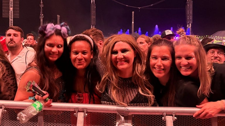 Menschen kamen aus dem ganzen Land zum Glücksgefühle-Festival auf dem Hockenheimring.