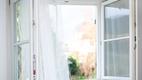 Geöffnetes Fenster, tags: was Erkältungszeit Erkältung