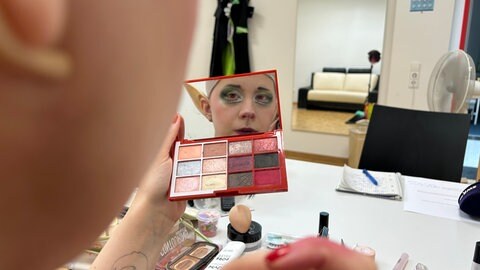 Die Kostüme sind großteils Handarbeit, jedes kleinste Detail wird von Kayleigh ausgearbeitet. 