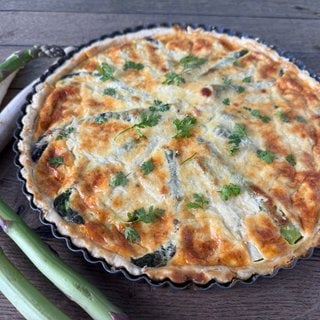 Spargel-Quiche mit Schinken und Pecorino