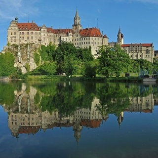 Schloss Sigmaringen an der Donau, Spiegelung, Sigmaringen, Schwäbische Alb, Baden-Württemberg, Deutschland, Europa