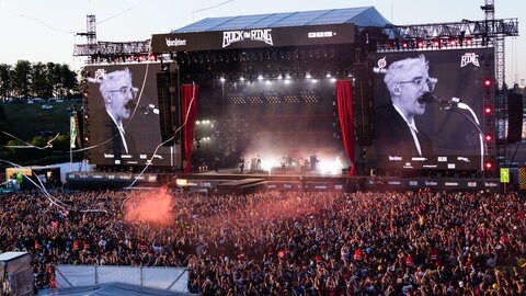 Die Chemnitzer Rap Rock Band KRAFTKLUB beim Live Auftritt auf der Utopia Stage.