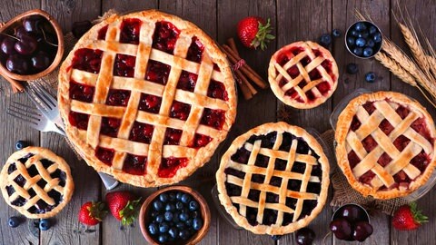 Kuchen mit verschiedenen Beeren