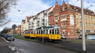 Straßenbahn des Straßenbahnmuseums Karlsruhe in der Gerwigstraße. 