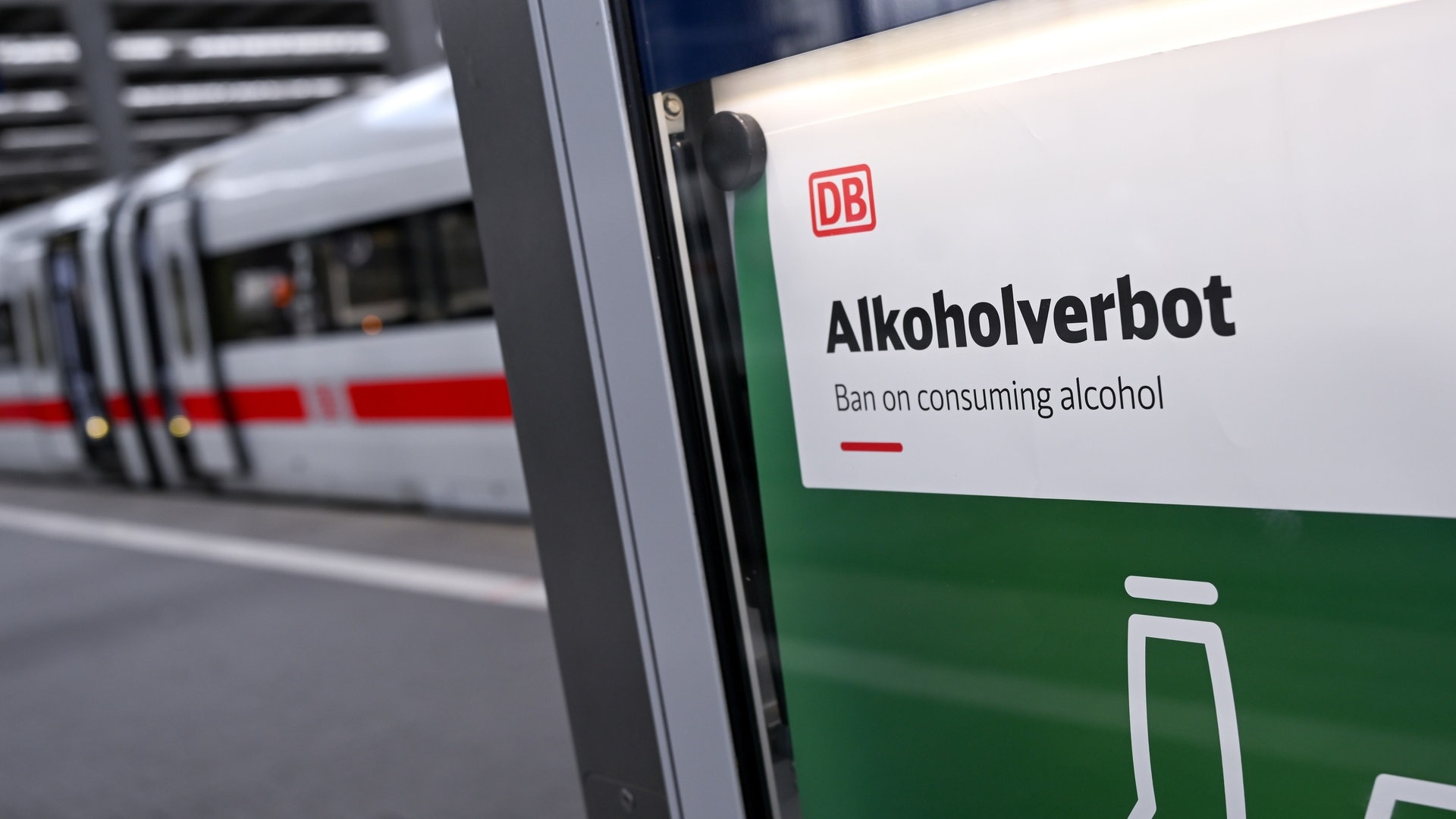 Alkoholkonsumverbot an allen Bahnhöfen ist in Kraft - So funktioniert es