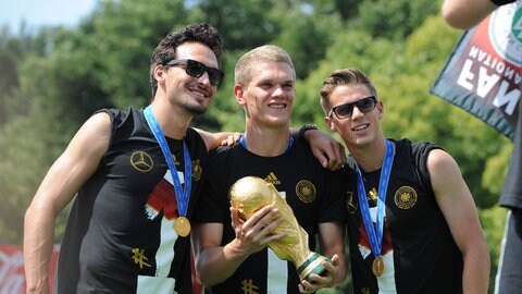 Matthias Ginter, Freiburgs Weltmeister 2014 (Mitte)