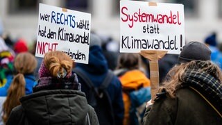 Demonstration von Fridays for Future: Das Thema Klimawandel ist für weniger Jugendliche wichtiger als noch 2021.