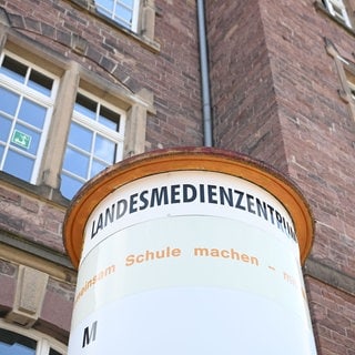 Außenaufnahme des Landesmedienzentrums Baden-Württemberg am Standort Karlsruhe.