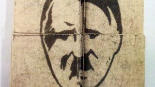 Hitler-Karikatur auf dem verbreiteten Faltblatt "Wo ist das 5. Schwein?"