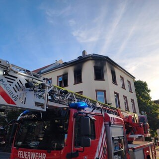 Feuer in einem Mehrparteienhaus in der Kaiserslauterer Innenstadt ausgebrochen. Drei Menschen wurden verletzt