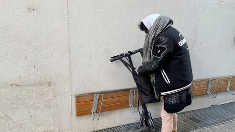 "Angie" kennt das Leben auf der Straße, besonders hart ist es im Winter.