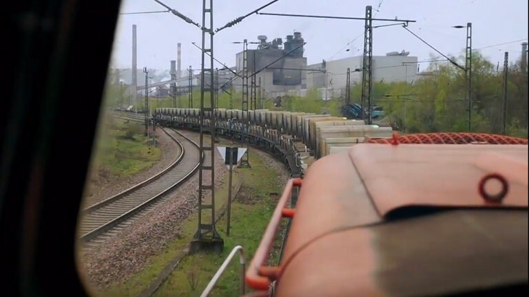 Transport von Bandstahlrollen von Dillingen an der Saar durchs Primstal nach Limbach.