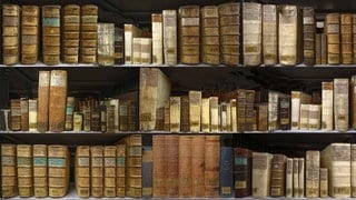 Antiquarische Bücher aus dem 13, 14, 15 und 16. Jhd, teilweisen in Schweinsleder gebunden.