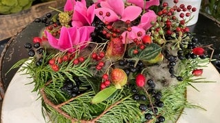 Blumige Beerentorte