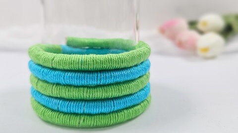Vasen-Upcycling aus bunten Garnresten