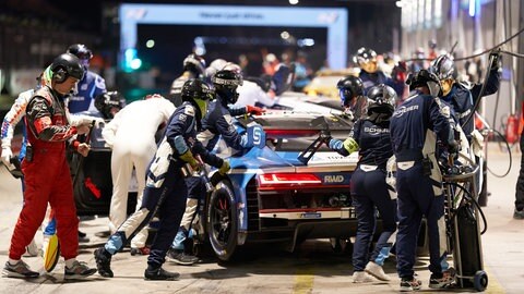 Das 24-Stunden-Rennen am Nürburgring ist für viele Teams eine große Herausforderung. Die Strecke ist extrem anspruchsvoll.