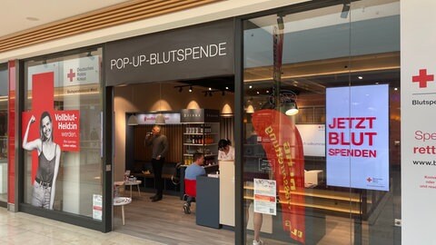 Der Pop-up-Blutspendestore in Trier bringt auch neue Zielgruppen dazu, Blut zu spenden.