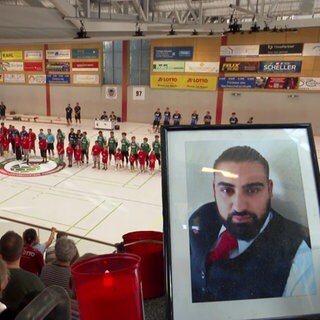 Benefizspiel der Handballmannschaft Eulen Ludwigshafen für die Familie des getöteten Zugbegleiters Serkan Calar.