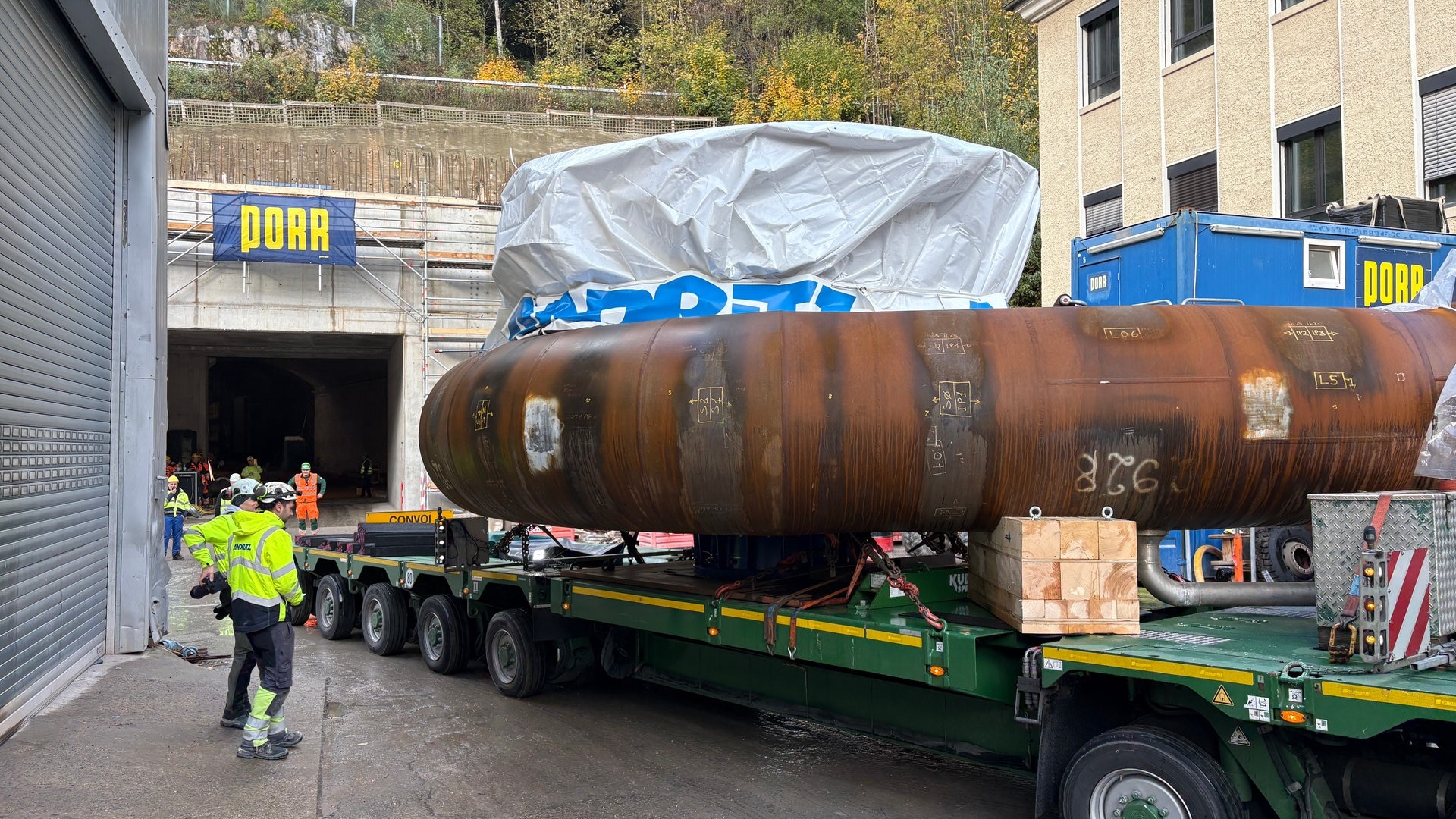 Millimeterarbeit: 80-Tonnen-Turbine für Pumpspeicherkraftwerk Forbach wird eingebaut