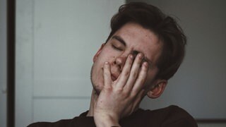 Influenza: plötzliche Symptome wie Erschöpfung und Fieber