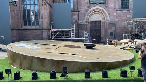 Die sich drehende Bühne der Nibelungen-Festspiele 2026 in Worms.