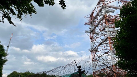 Funkmast auf dem ehemaligen US-Gelände auf dem Donnersberg