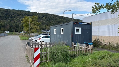 Der Bund der Steuerzahler kritisiert, dass die Stadt Trier einen Container für Sexarbeiterinnen anmietet, der nicht genutzt wird. Er soll ihnen Schutz bieten und eine Toilette. Sie müssen sich dafür aber den Schlüssel im Rathaus abholen.