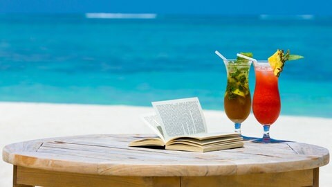 Buch und Cocktails