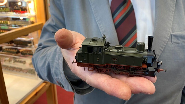 Firma pmt: Eine Neuheit der Firma pmt aus dem brandenburgischen Thyrow ist die Tenderdampflokomotive T7 der Königlich Preußischen Staatseisenbahn.