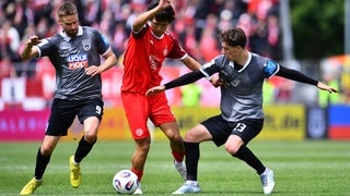 Zweikampf beim Spiel SSV Ulm 1846 gegen Rot-Weiss Essen