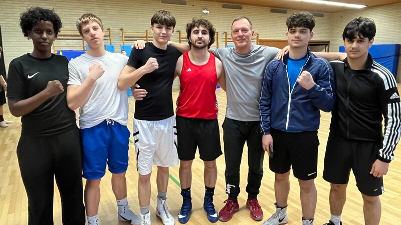 In der Sporthalle des Hugo Ball-Gymnasiums Pirmasens wird geboxt.