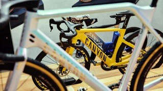 Canyon-Fahrräder in einem Showroom - am Standort Koblenz sollen Stellen abgebaut werden.