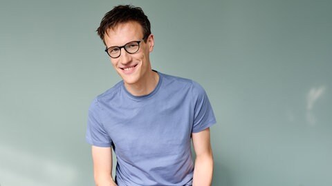 Aeneas Rooch, Host des Podcasts "Fakt ab! Eine Woche Wissenschaft"