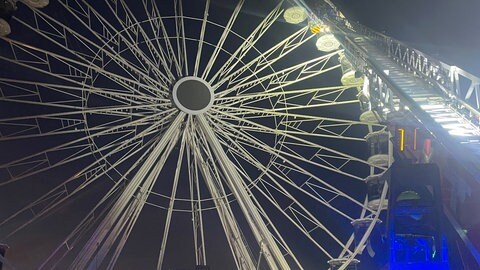 Übungseinsatz der Feuerwehr auf der Königshöfer Messe - das Riesenrad wurde evakuiert.