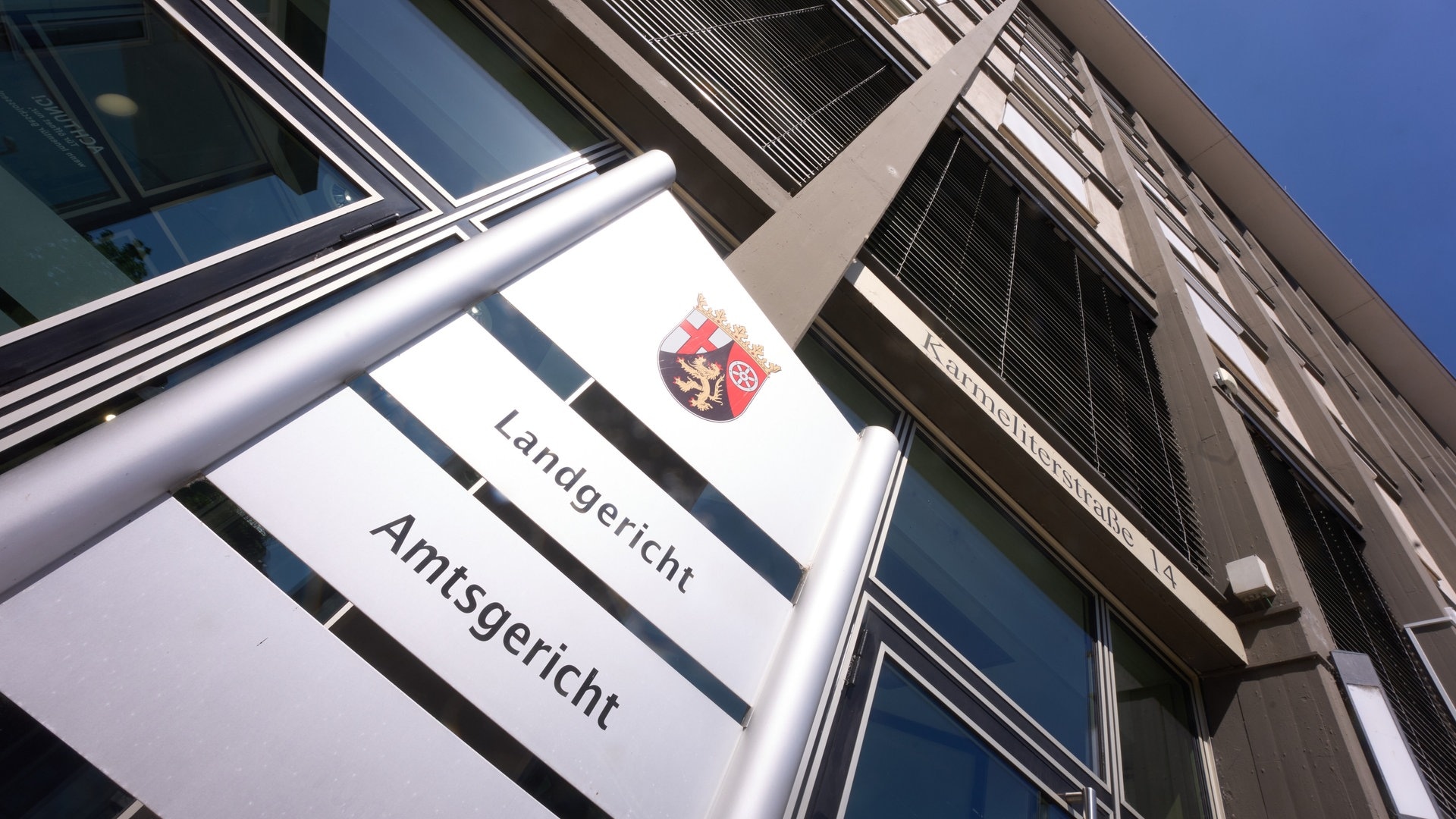 Prozess in Koblenz: Mann mit Elektroschocker und Machete angegriffen