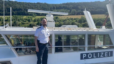 Frank Schilken leitet die Station der Wasserschutzpolizei in Trier. Er kennt das Problem mit den Jetskis.
