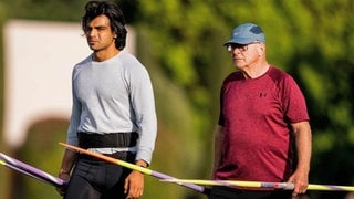 Olympiasieger und Weltmeister Neeraj Chopra mit Trainer Klaus Bartonietz.