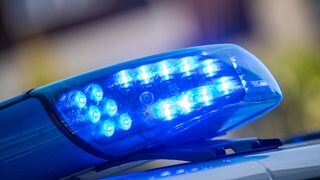 Blaulicht -zwei Kinder sind am Freitag bei einem Auffahrunfall nahe Essingen im Ostalbkreis schwer verletzt worden. 