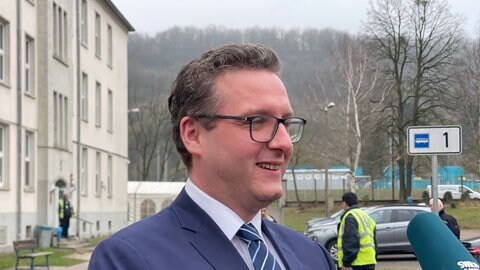 In der AfA Trier wurde die Bezahlkarte für Geflüchtete ausgegeben. Zunächst wurden bei dem Pilotprjekt zehn Karten an Geflüchtete verteiteilt. 
